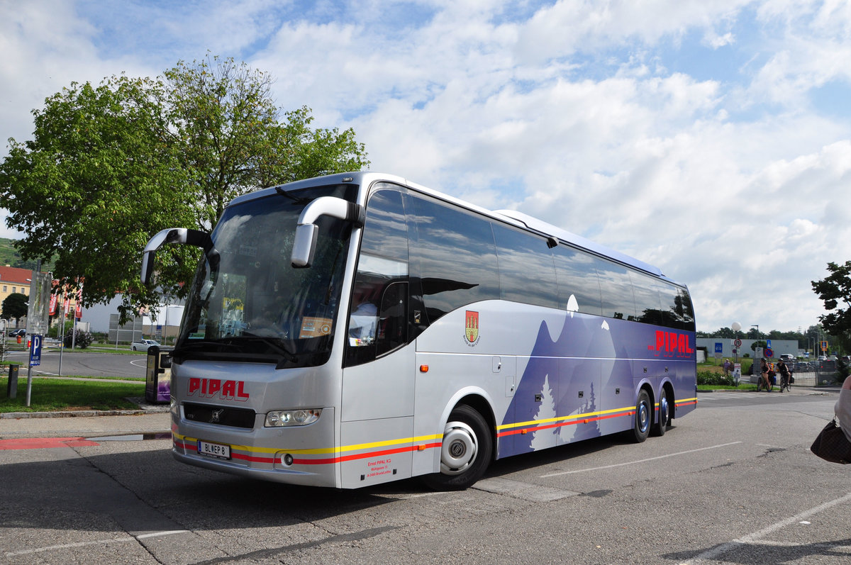 Volvo 9700 von Pipal Reisen aus �sterreich in Krems gesehen.