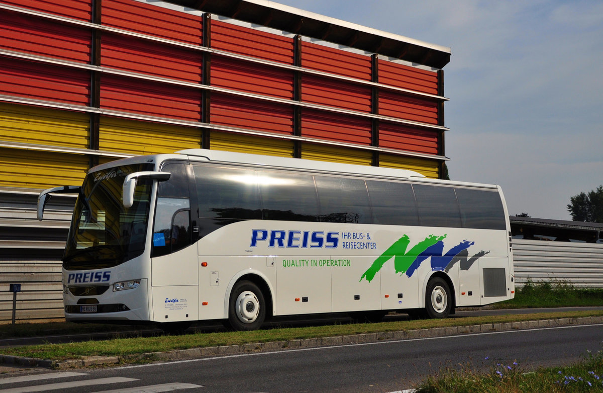 Volvo 9700 von Preiss Reisen aus Nieder�sterreich in Krems gesehen.