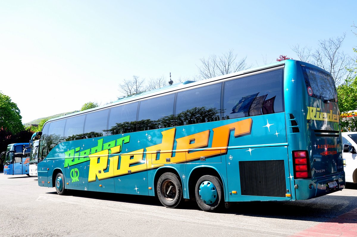 Volvo 9700 von Rieder Reisen aus Nieder�sterreich in Krems gesehen.