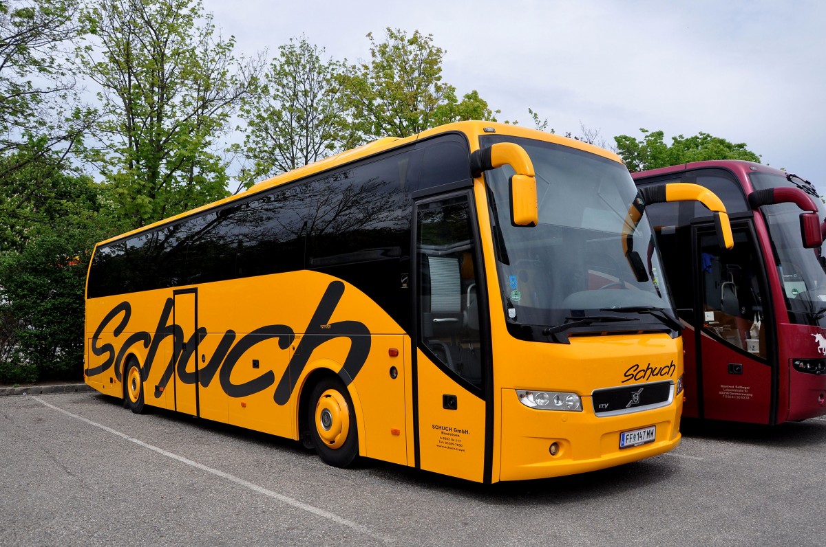 VOLVO 9700 von Schuch Reisen aus �sterreich am 4.5.2015 in Krems unterwegs.