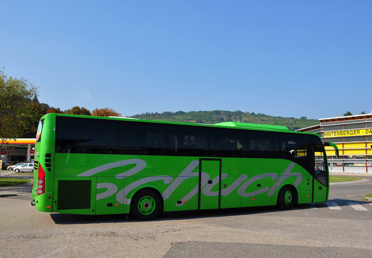 Volvo 9700 von Schuch Reisen aus �sterreich in Krems.