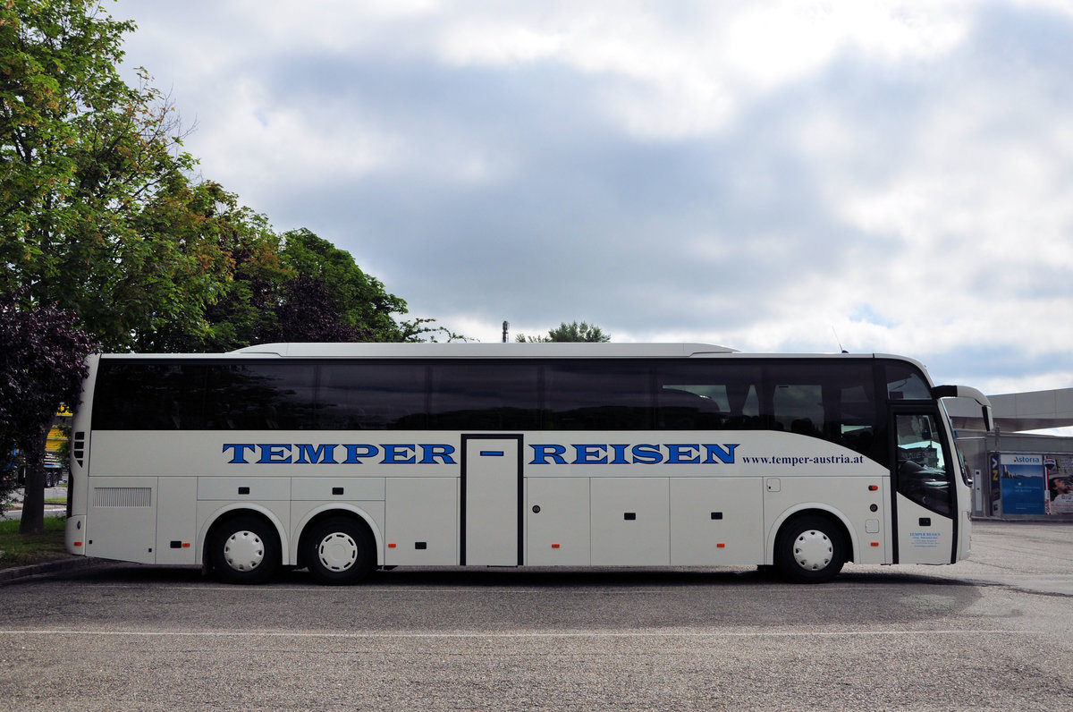 Volvo 9700 von Temper Reisen aus �sterreich in Krems gesehen.