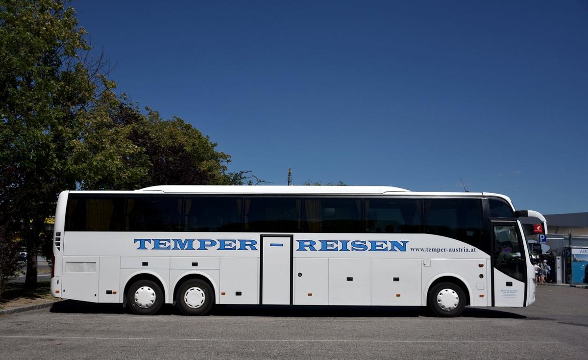 Volvo 9700 von TEMPER Reisen aus Nieder�sterreich 06/2017 in Krems.