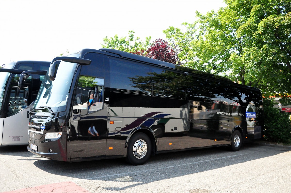 VOLVO 9700 von Volvo �sterreich im Juni 2015 in Krems.