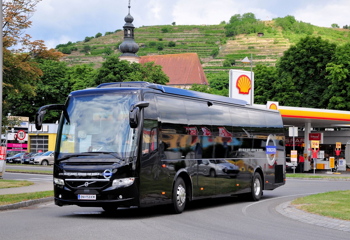 Volvo 9700 von Volvo �sterreich im Juni 2015 in Krems gesehen.