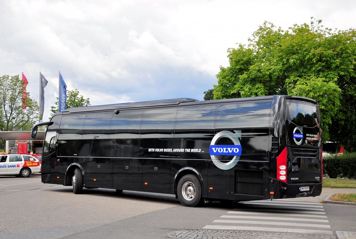 Volvo 9700 von Volvo �sterreich im Juni 2015 in Krems gesehen.