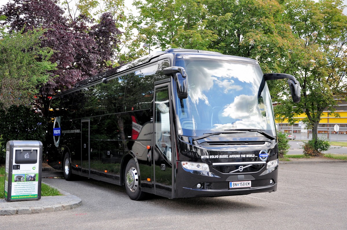 Volvo 9700 von Volvo �sterreich im Juni 2015 in Krems gesehen.