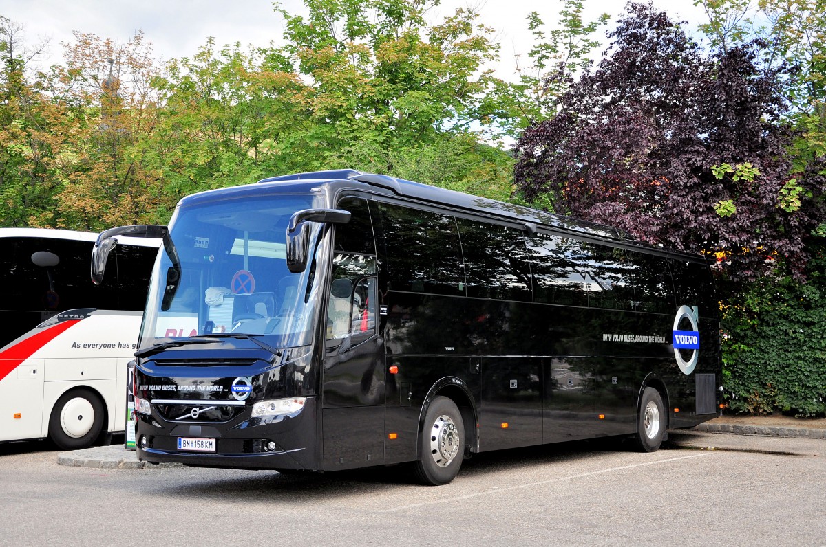 Volvo 9700 von Volvo �sterreich im Juni 2015 in Krems gesehen.