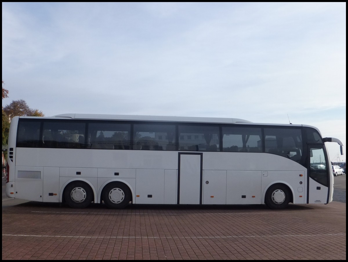 Volvo 9700 Vorf�hrbus aus Deutschland im Stadthafen Sassnitz.