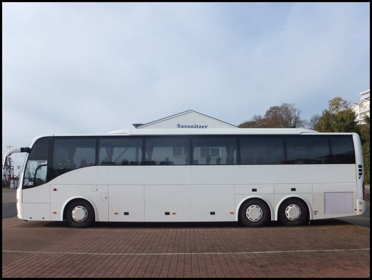 Volvo 9700 Vorf�hrbus aus Deutschland im Stadthafen Sassnitz.