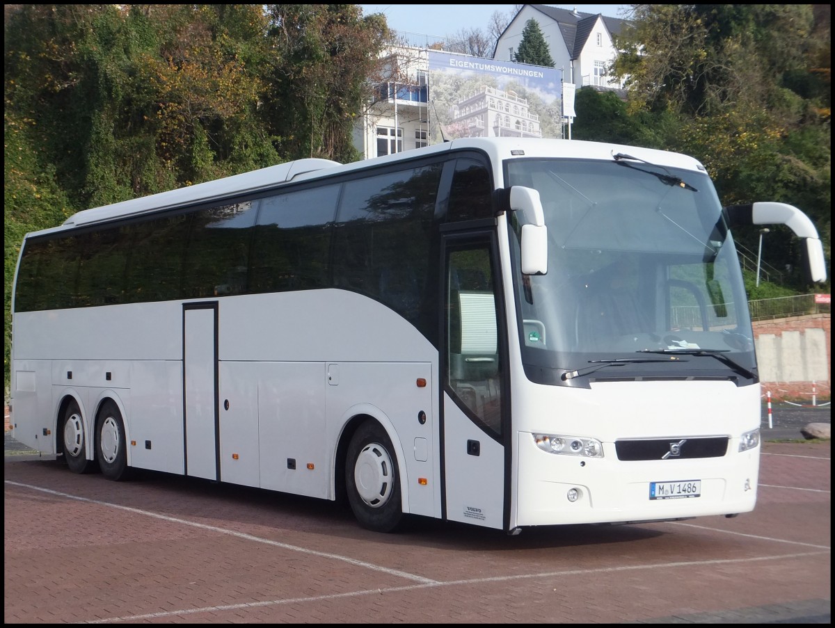 Volvo 9700 Vorf�hrbus aus Deutschland im Stadthafen Sassnitz.