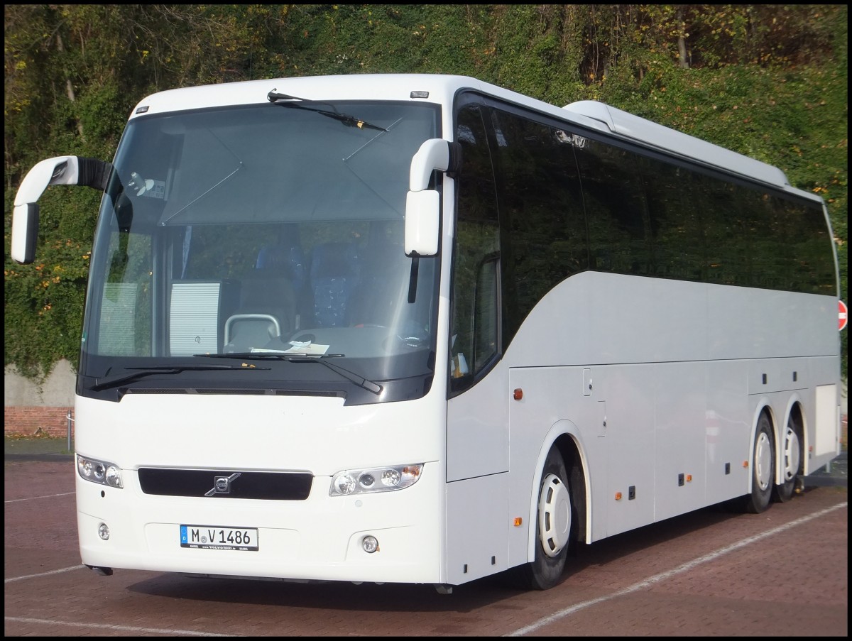 Volvo 9700 Vorf�hrbus aus Deutschland im Stadthafen Sassnitz.