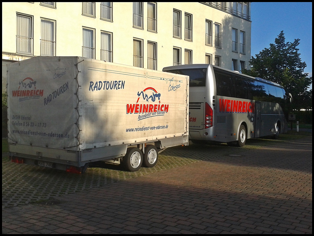 Volvo 9700 von Weinreich aus Deutschland mit Radanh�nger in Bergen.