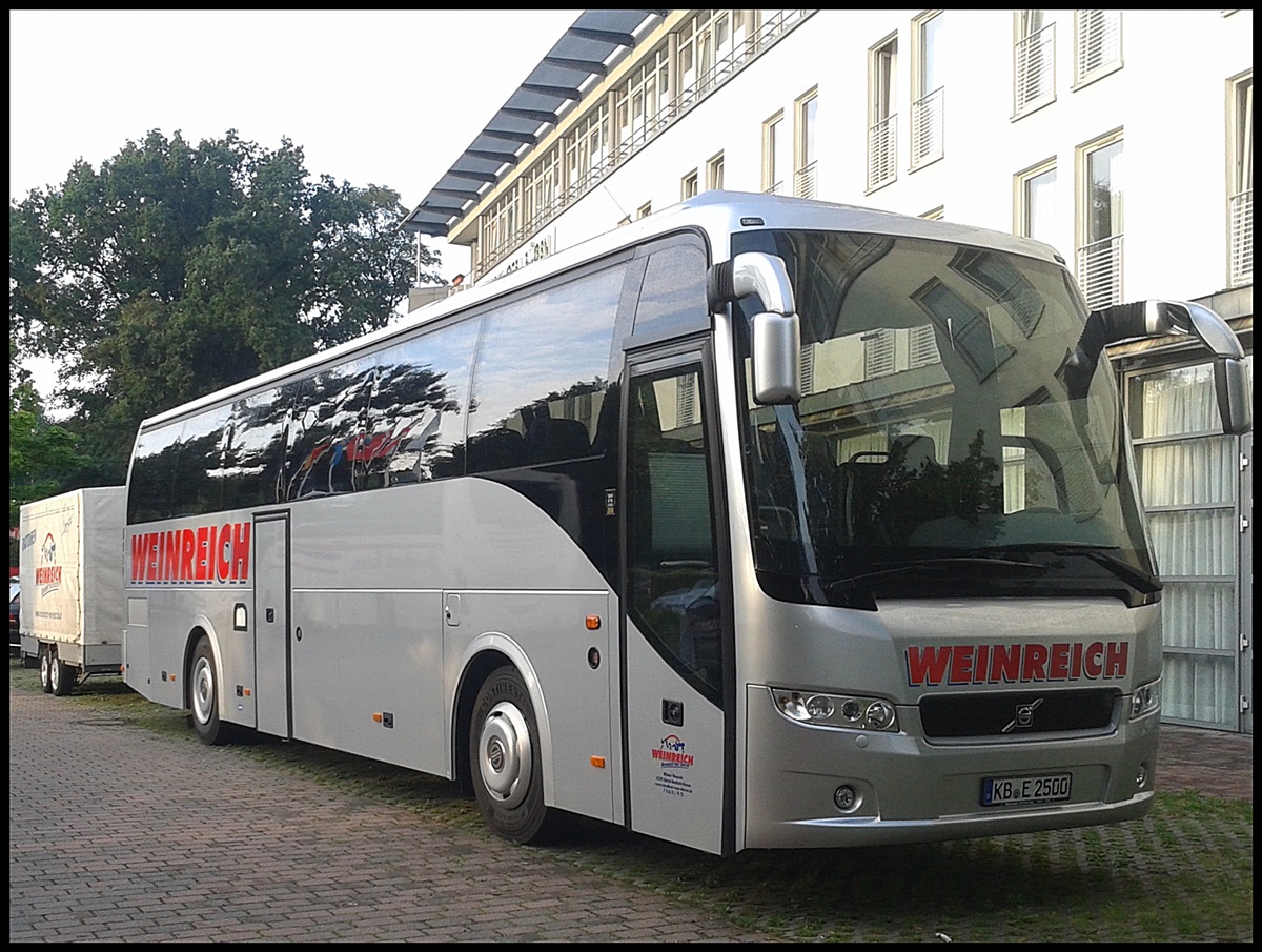 Volvo 9700 von Weinreich aus Deutschland mit Radanh�nger in Bergen.