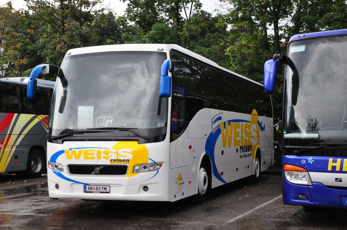 Volvo 9700 von Weiss Reisen aus �sterreich im Juni 2015 in Krems.