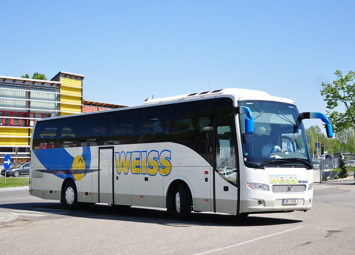 Volvo 9700 von Weiss Reisen aus �sterreich in Krems gesehen.