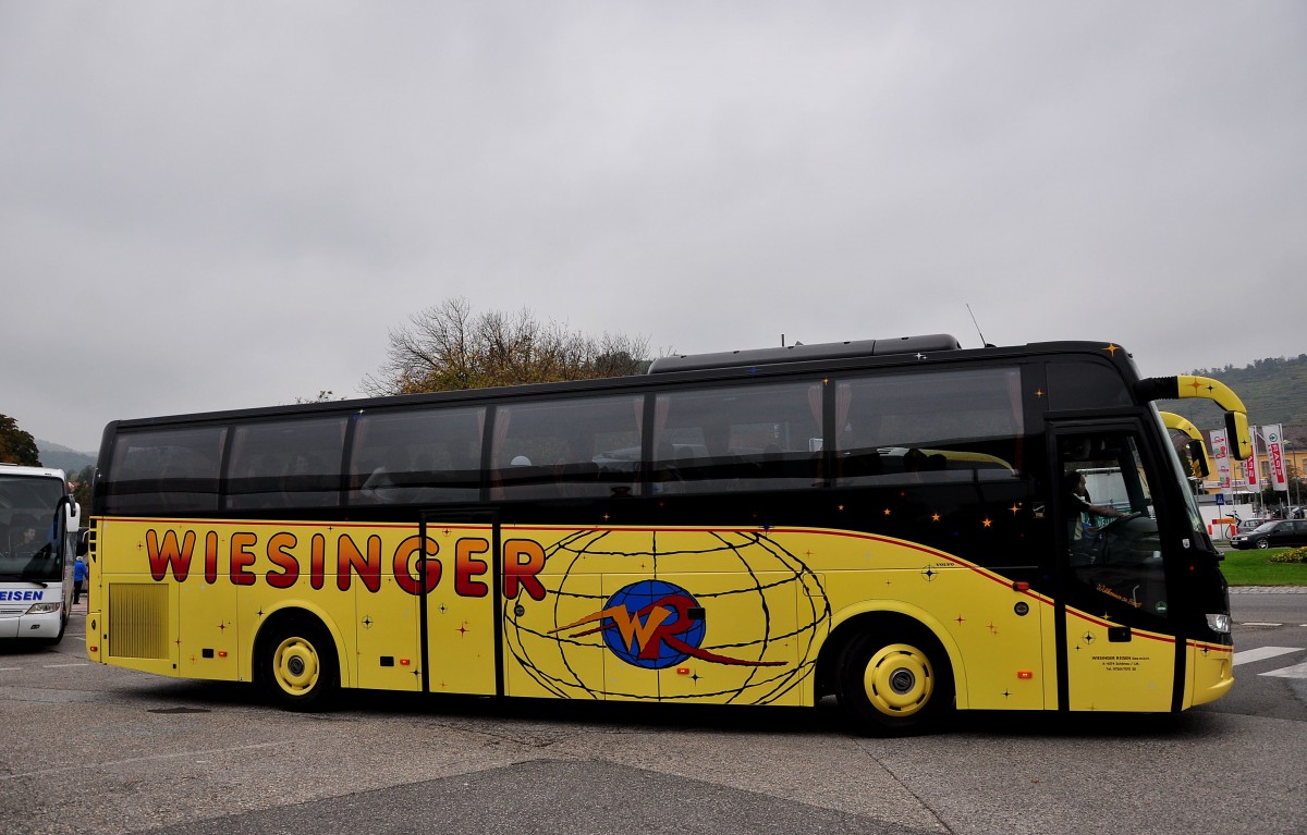 VOLVO 9700 von Wiesinger aus �sterreich im Okt.2014 in Krems.