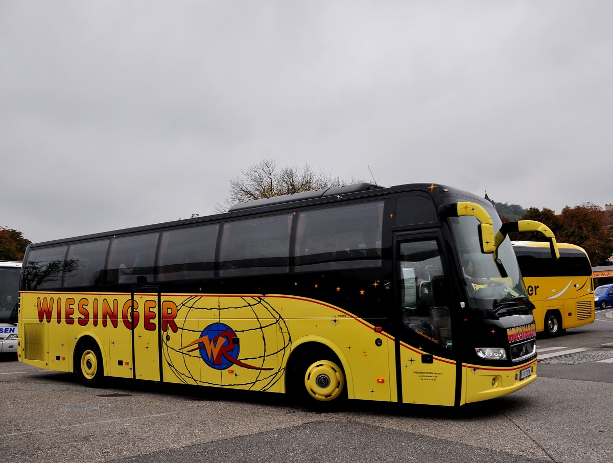 VOLVO 9700 von Wiesinger aus �sterreich im Okt.2014 in Krems.