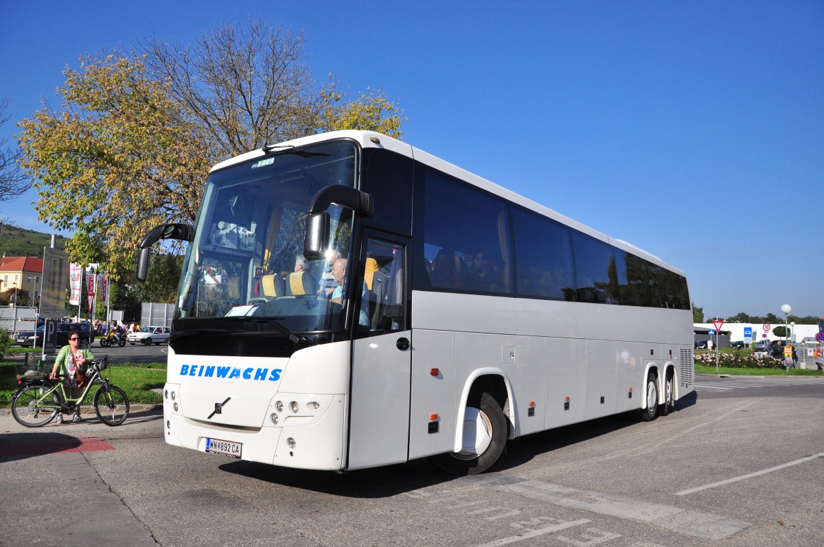 Volvo 9900 von Beinweachs Reisen aus �sterreich am 28.9.2014 in Krems.