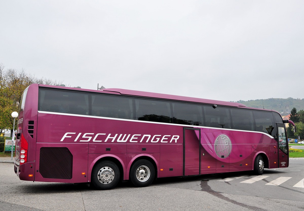 VOLVO 9900 von Fischwenger Reisen aus �sterreich am 11.10.2014 in Krems.