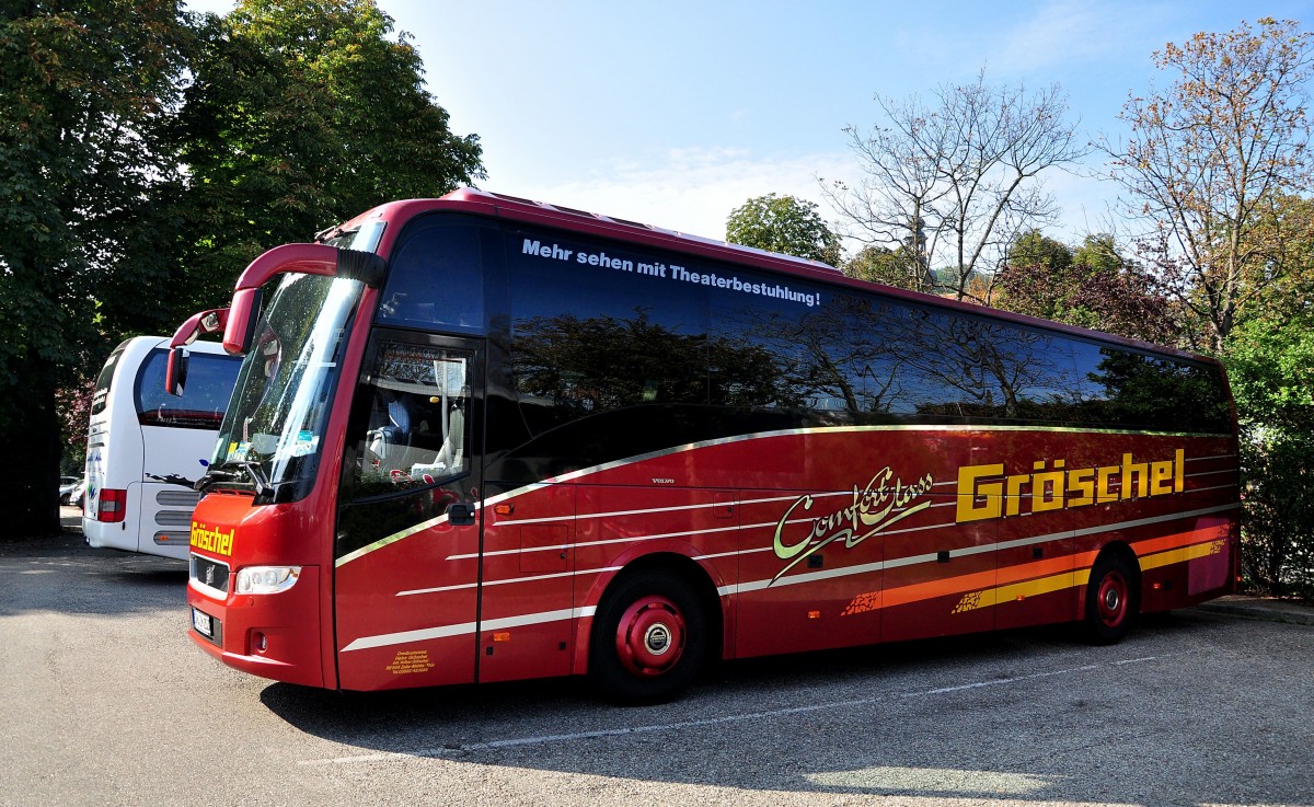 VOLVO 9900 von Gr�schel Reisen aus der BRD am 30.9.2014 in Krems.