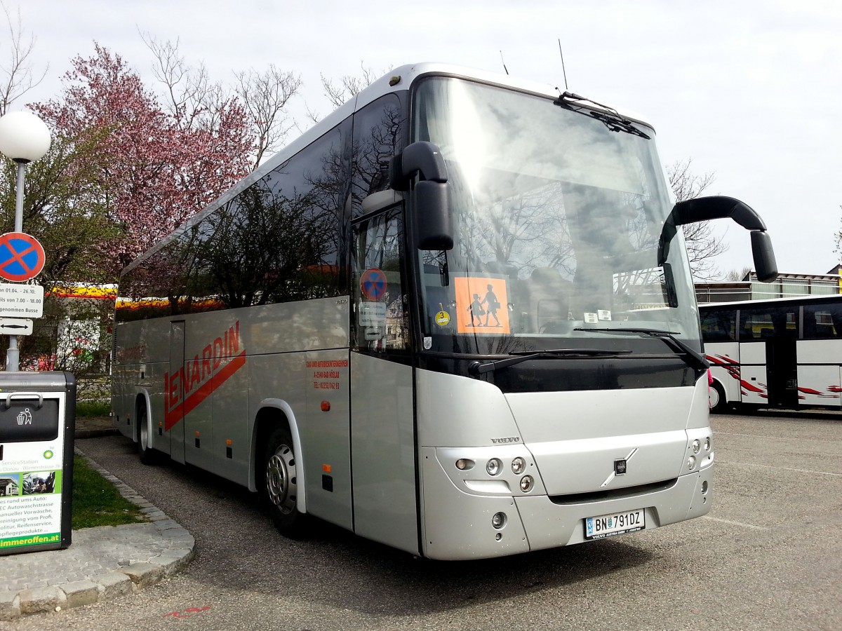 Volvo 9900 von Lenardin aus �sterreich am 14.4.2015 in Krems.