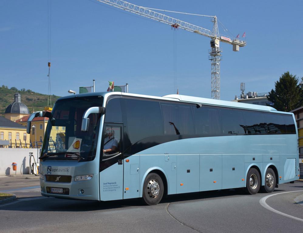 Volvo 9900 von Napravnik Reisen aus �sterreich 2017 in Krems.