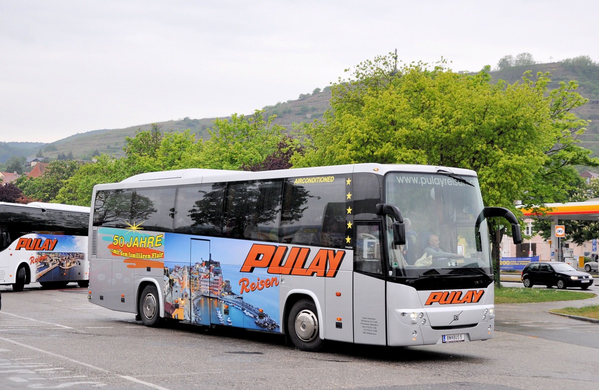 Volvo 9900 von Pulay Busreisen aus �sterreich im Mai 2014 in Krems gesehen.