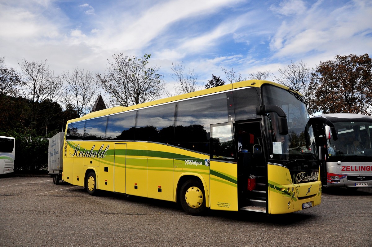 Volvo 9900 von Reinhold Reisen aus �sterreich mit Radanh�nger am 20.9.2014 in Krems.