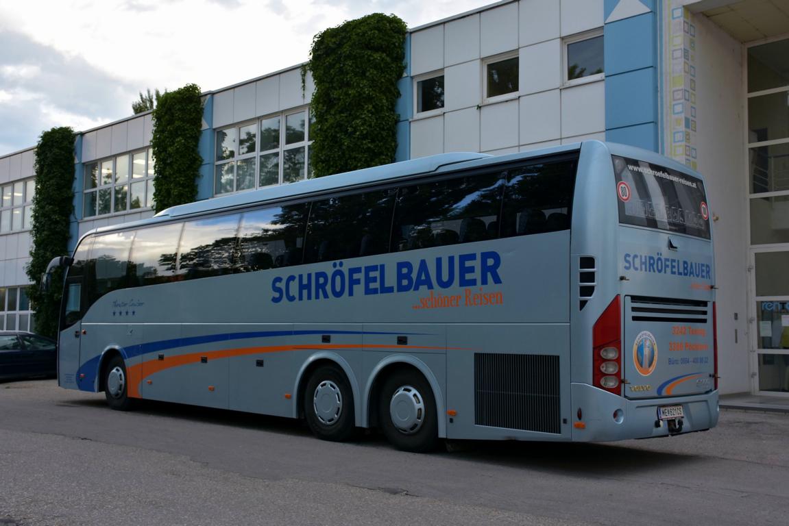 Volvo 9900 von Schr�felbauer Reisen aus �sterreich 06/2017 in Krems.