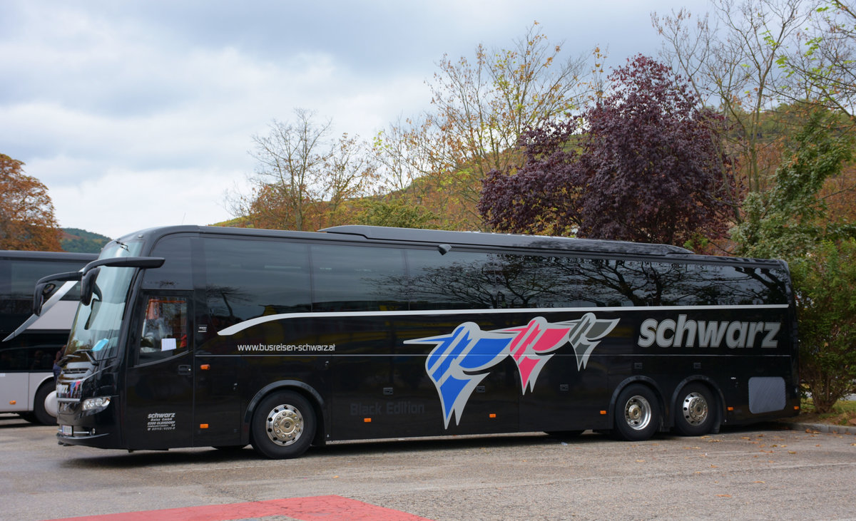 Volvo 9900 von Schwarz Reisen aus �sterreich in Krems.