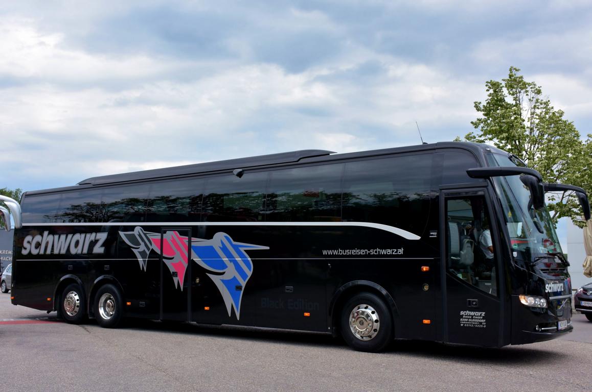Volvo 9900 von Schwarz Reisen aus �sterreich 06/2017 in Krems.