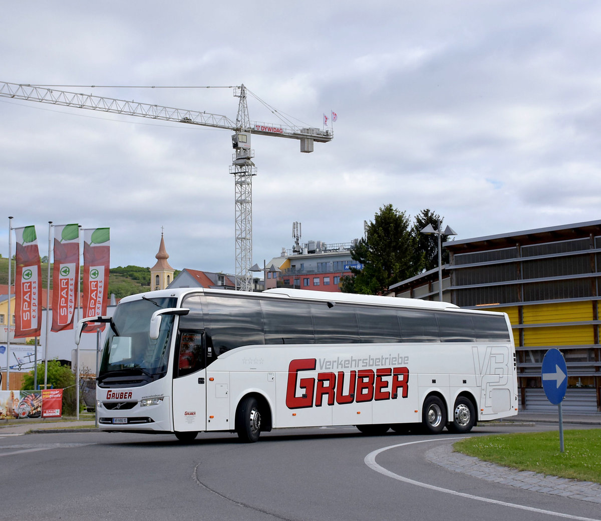 Volvo 9900 von den Verkehrsbetrieben GRUBER aus �sterreich in Krems.