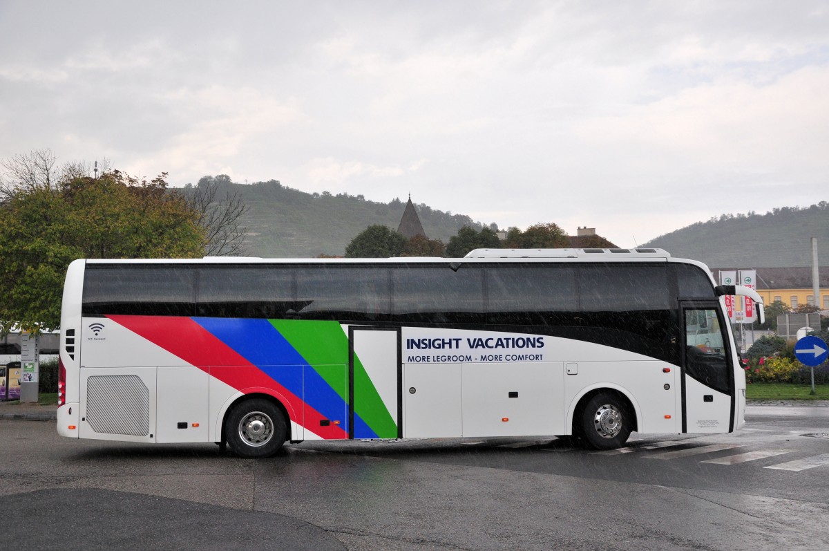 VOLVO 9900 von Wetterstein Reisen aus Tirol/�sterreich am 9.9.2014 in Krems gesehen.