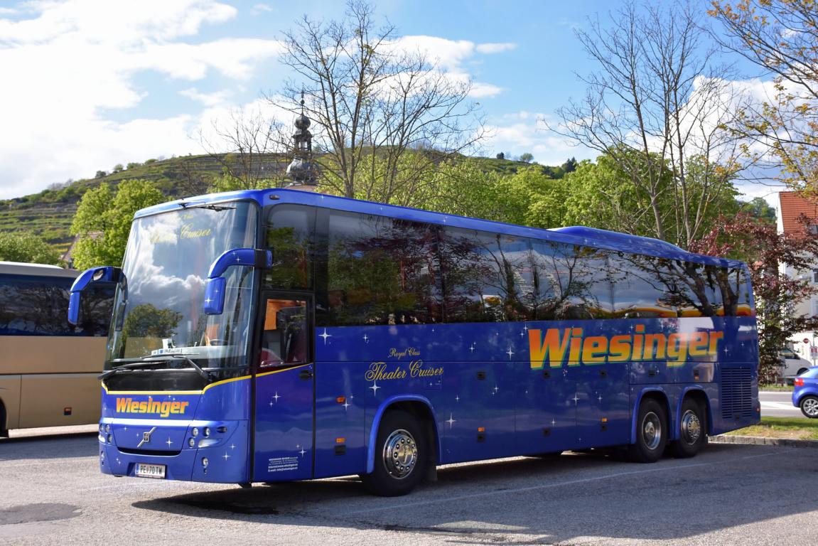 Volvo 9900 von Wiesinger Reisen aus �sterreich in Krems.