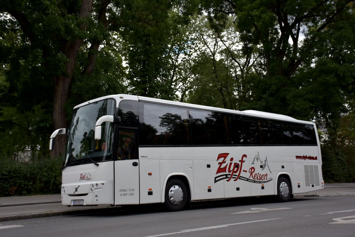 Volvo 9900 von Zipf Reisen aus �sterreich 2017 in Krems.