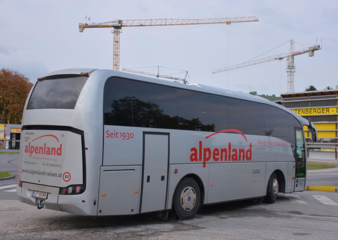 Volvo B8R SC5 Sunsundegui von Alpenland Reisen aus �sterreich 09/2017 in Krems.