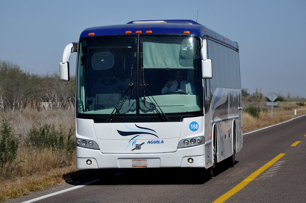 Volvo Linienbus von Aguila auf der Route Nr.1 in der Baja California Sur in Mexico gesehen,M�rz 2016