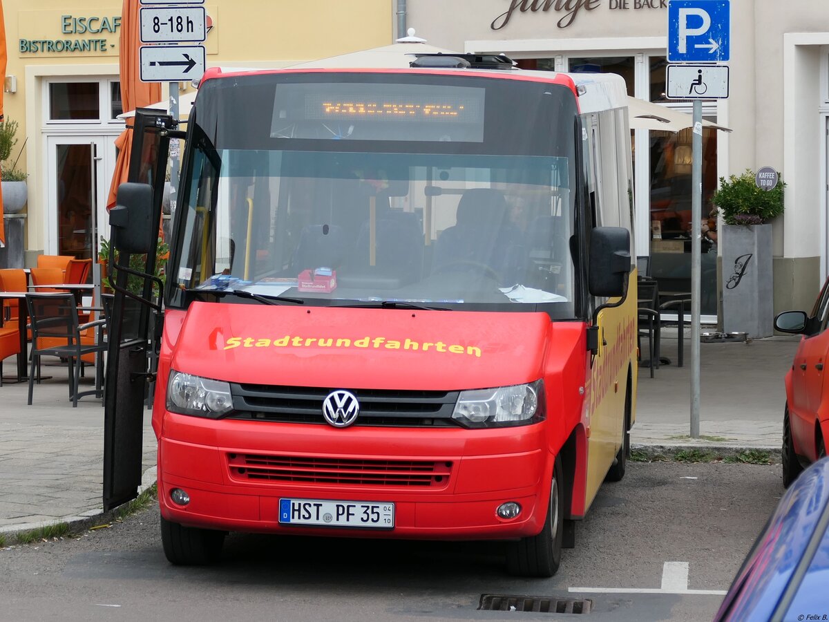 VW Kutsenits von Busunternehmen Manfred Scholz aus Deutschland in Stralsund.
