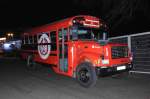ein alter Schoolbus als Werbefahrzeug f�r den SV Wehen-Wiesbaden, Dezember 2015