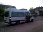 Ein Mercedes-Benz Sprinter City, welcher am 28.5.2012 am Hauptbahnhof in Gr�nstadt abgestellt war.