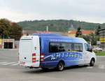 Kleinbus Mercedes Sprinter von Kattner Reisen aus Nieder�sterreich in Krems gesehen.