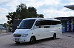 Kleinbus Mercedes Sunrider vom Busunternehmer M�ckenhausen aus der BRD in Krems gesehen.