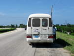 Kuba auf an der Autobahn, hier parkt am 27. Oktober 2007 ein Toyota COASTER Kleinbus.
Zur Rastst�tte war der Weg �ber die Autobahn notwendig.
