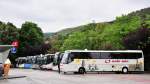 Viel los in Krems,vorne der VDL BOVA von  O sole mio  Reisen aus der BRD,17.Mai 2014.