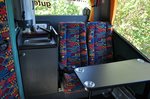 Bequeme Sitzgruppe mit Tisch und K�che im VDL Bova von Globetrotter Reisen aus der BRD in Krems gesehen.