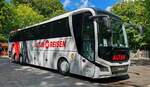 MAN Lion`s Coach von ALTAN-Reisen aus Pfalzgrafenweiler steht im Juni 2024 auf dem Parkplatz am K�nigsstuhl auf R�gen