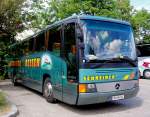 MERCEDES BENZ O 404 von SCHREINER Reisen / �sterreich am 21.5.2013 in Krems an der Donau.