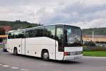 Mercedes Benz O 404 von Siegfried BAUMGARTNER Busreisen aus Ober�sterreich am 20.9.2014 in Krems gesehen.