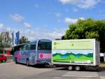 Mercedes O 404 von APAM Reisen aus Italien mit einem Radanh�nger in Krems.
